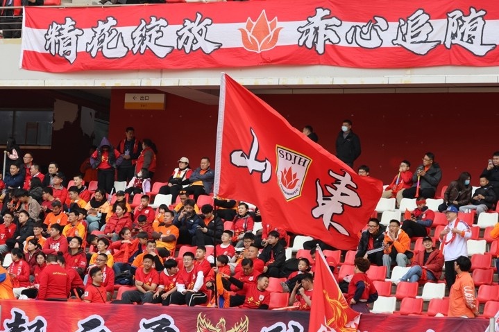 主场上万名球迷的呐喊助威，给山东体彩女足征战女超增添了能量与动力