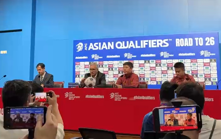 记者：发布会上伊万看上去有很强烈的倾诉欲望，这在以往并不常见