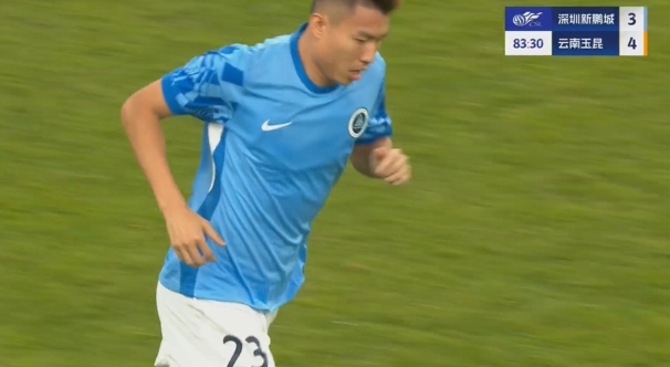 再扳一球！杨一鸣头球砸中李松益入网，新鹏城仍3-4落后玉昆
