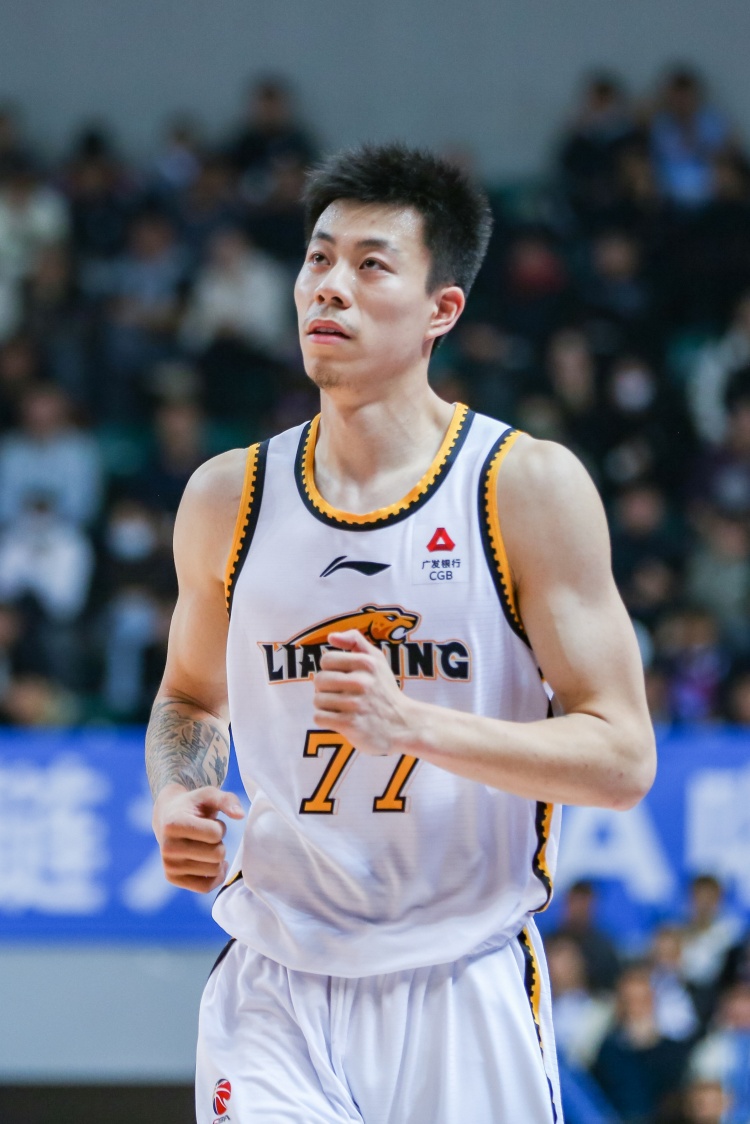 媒体人：张镇麟、韩德君将因伤缺席今晚对阵北控的比赛