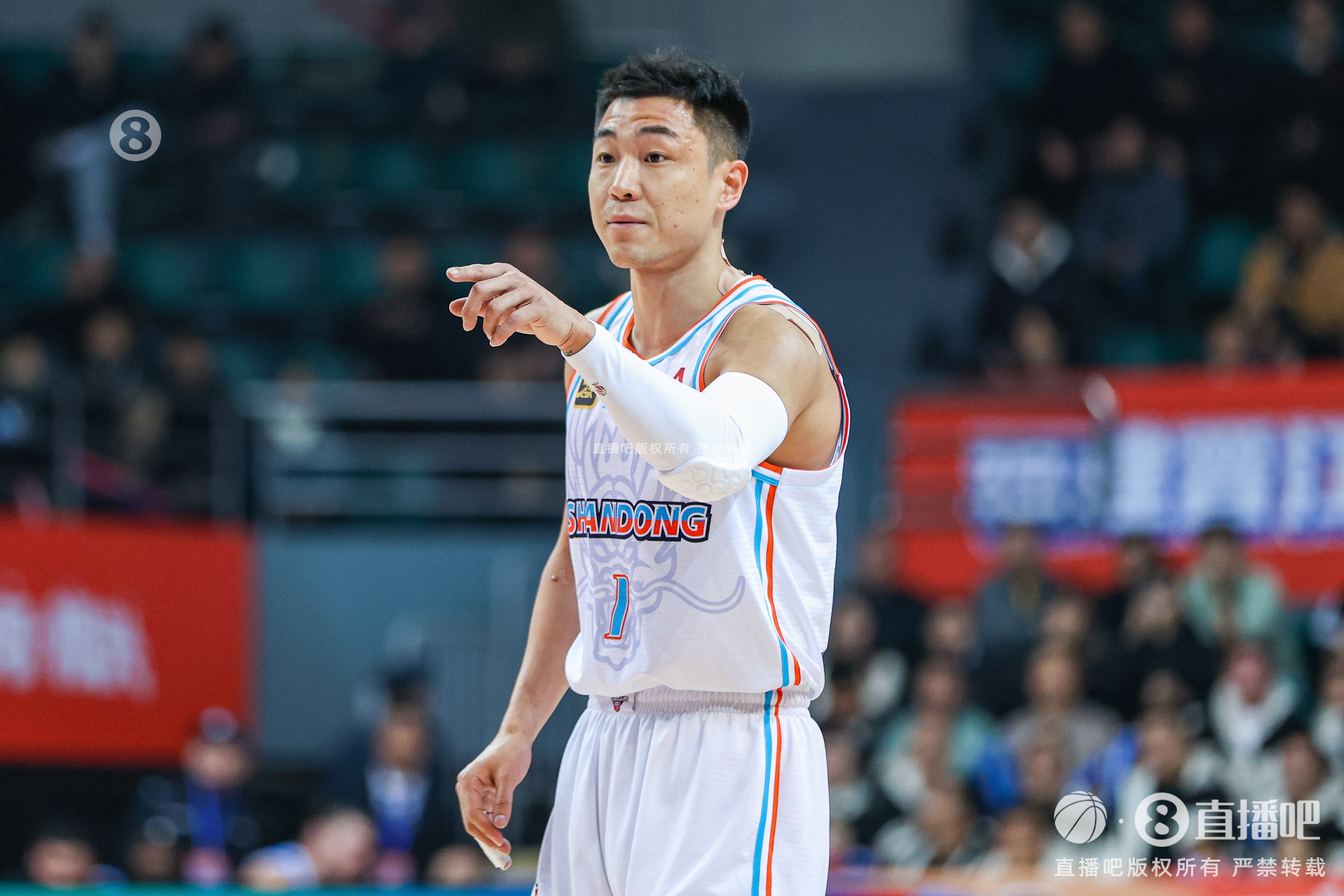 攻防俱佳！高诗岩10中7拿到19分6助5断 正负值+18