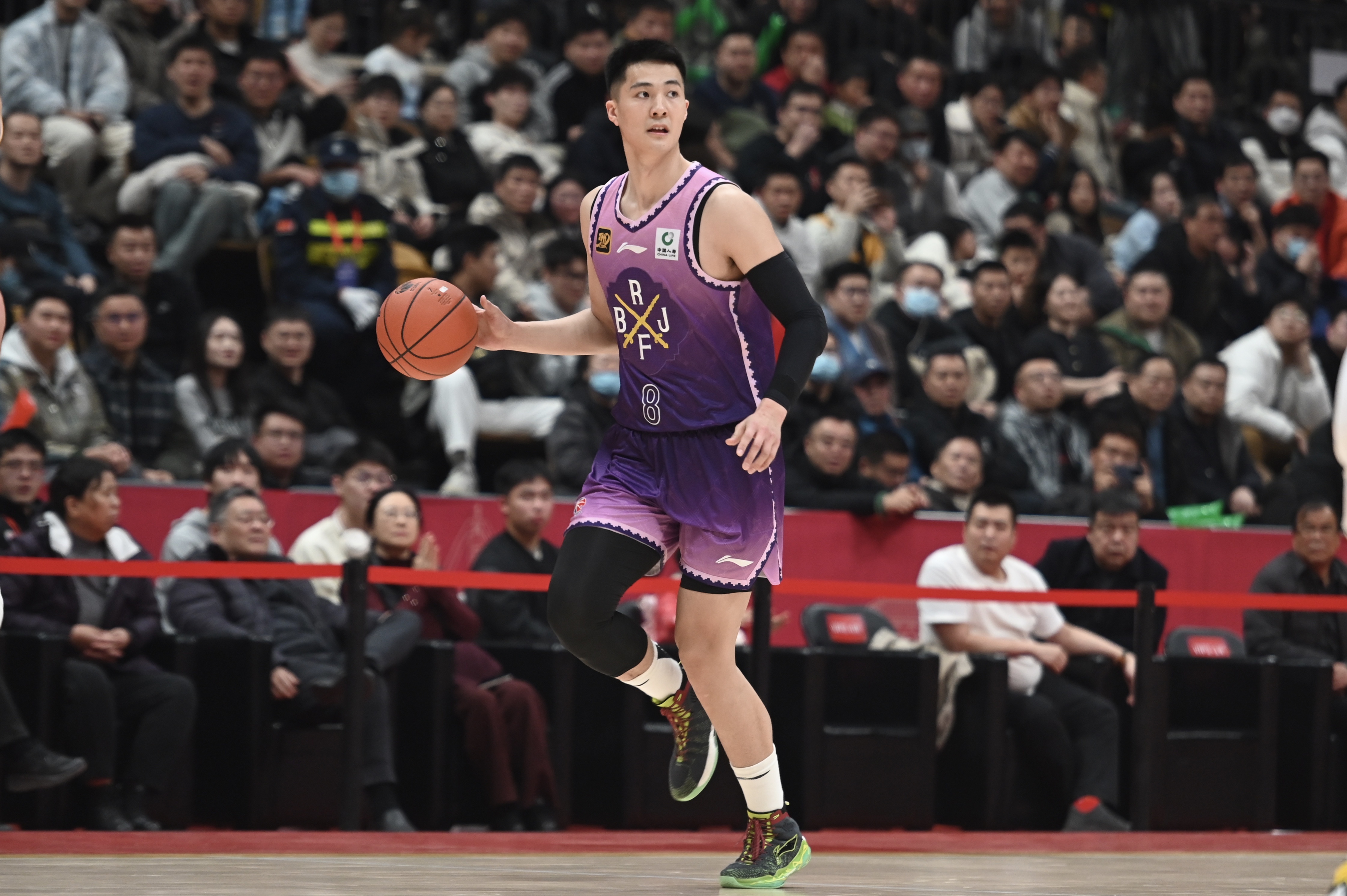 打得不错！朱松玮半场6中3&三分2中1拿7分&抢下7个篮板