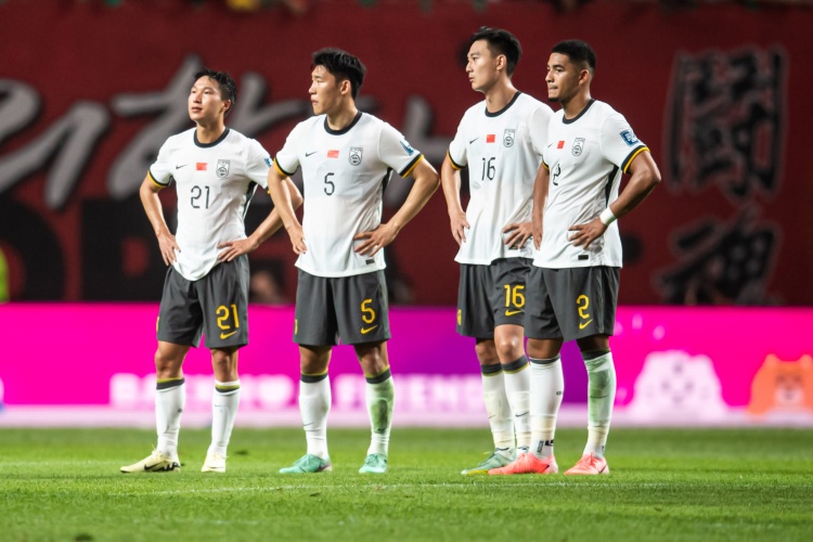 东体：国足防线基本推倒重来，战澳大利亚要承受的压力不难想象